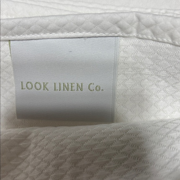 Look linen Co. Twin white textured 100% cotton Coverlet with green trim. NWOT - Picture 2 of 4